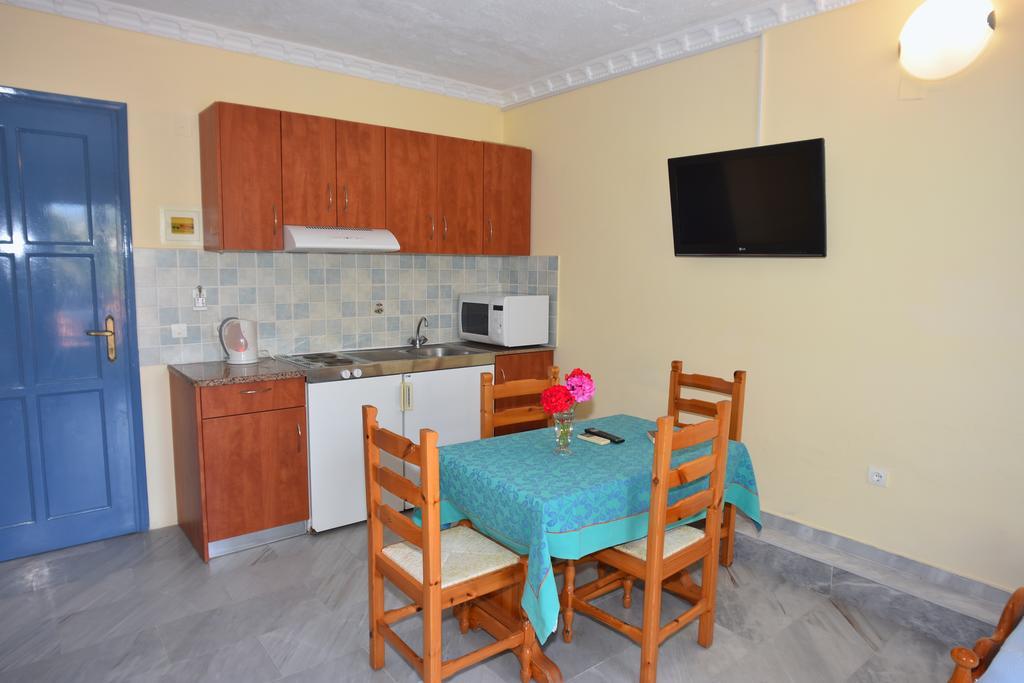 Blue Sky Hotel - Petra - Lesvos - Greece Екстериор снимка